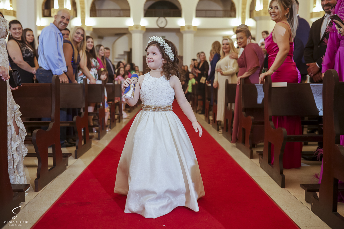 Florista entra chorando no dia do casamento 