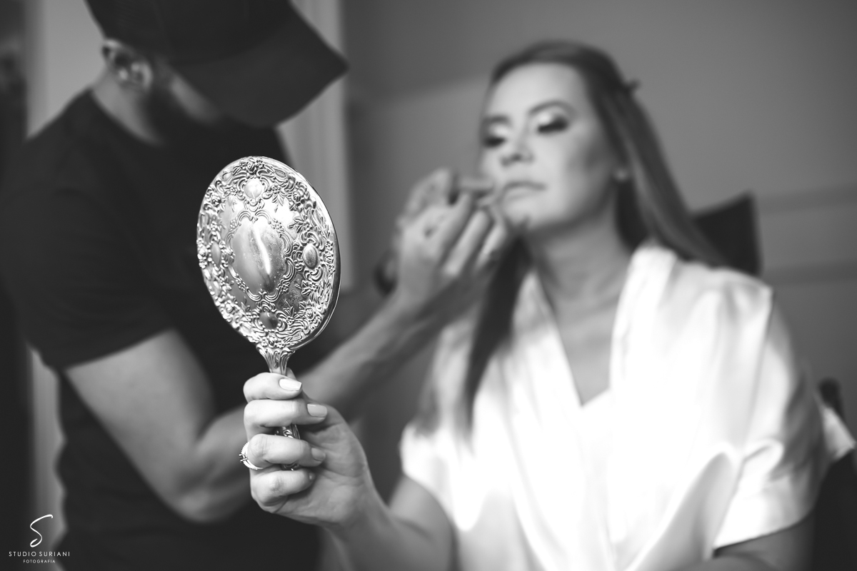 Espelho retro para noivas especiais no salão do Manu maquiado da Mariana do Bruno e Marrone 