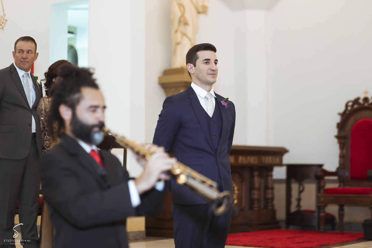 Noivo com Jack Albernaz da casa Santa Gema em Uberlândia 