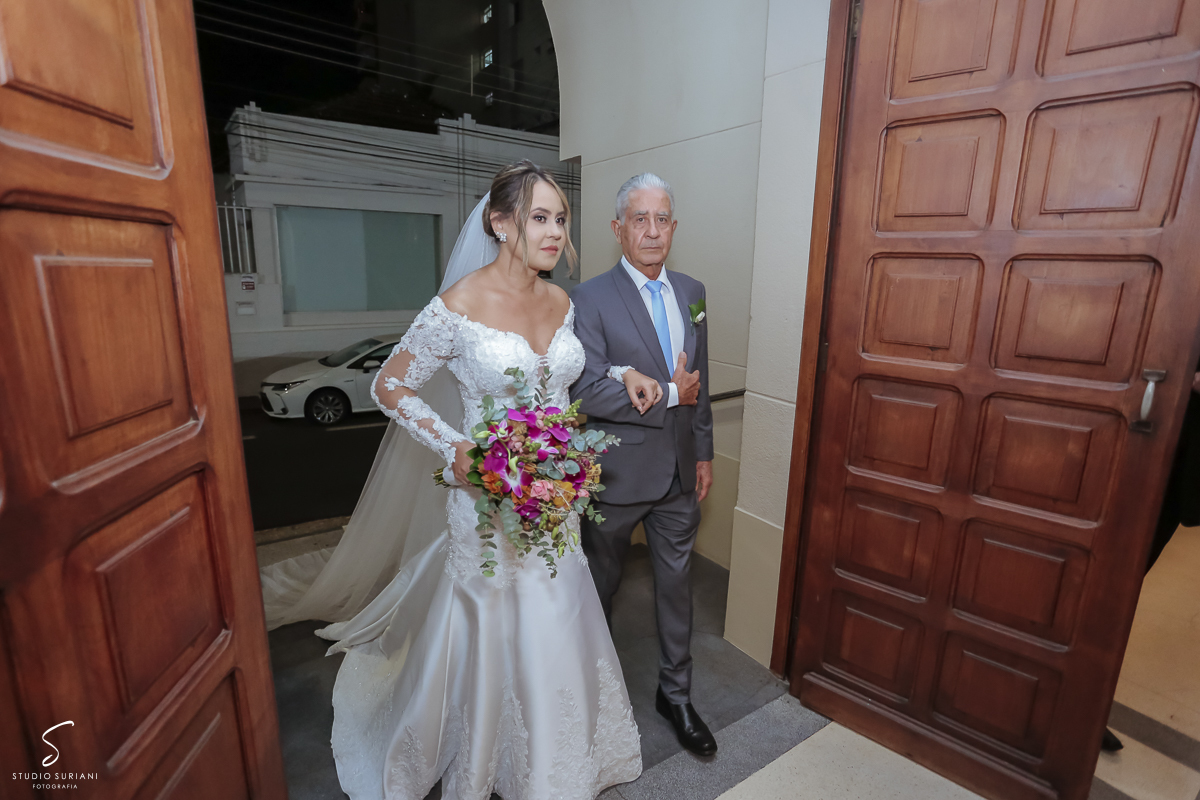 Entrada da noiva ne igreja mais linda de Uberlândia 