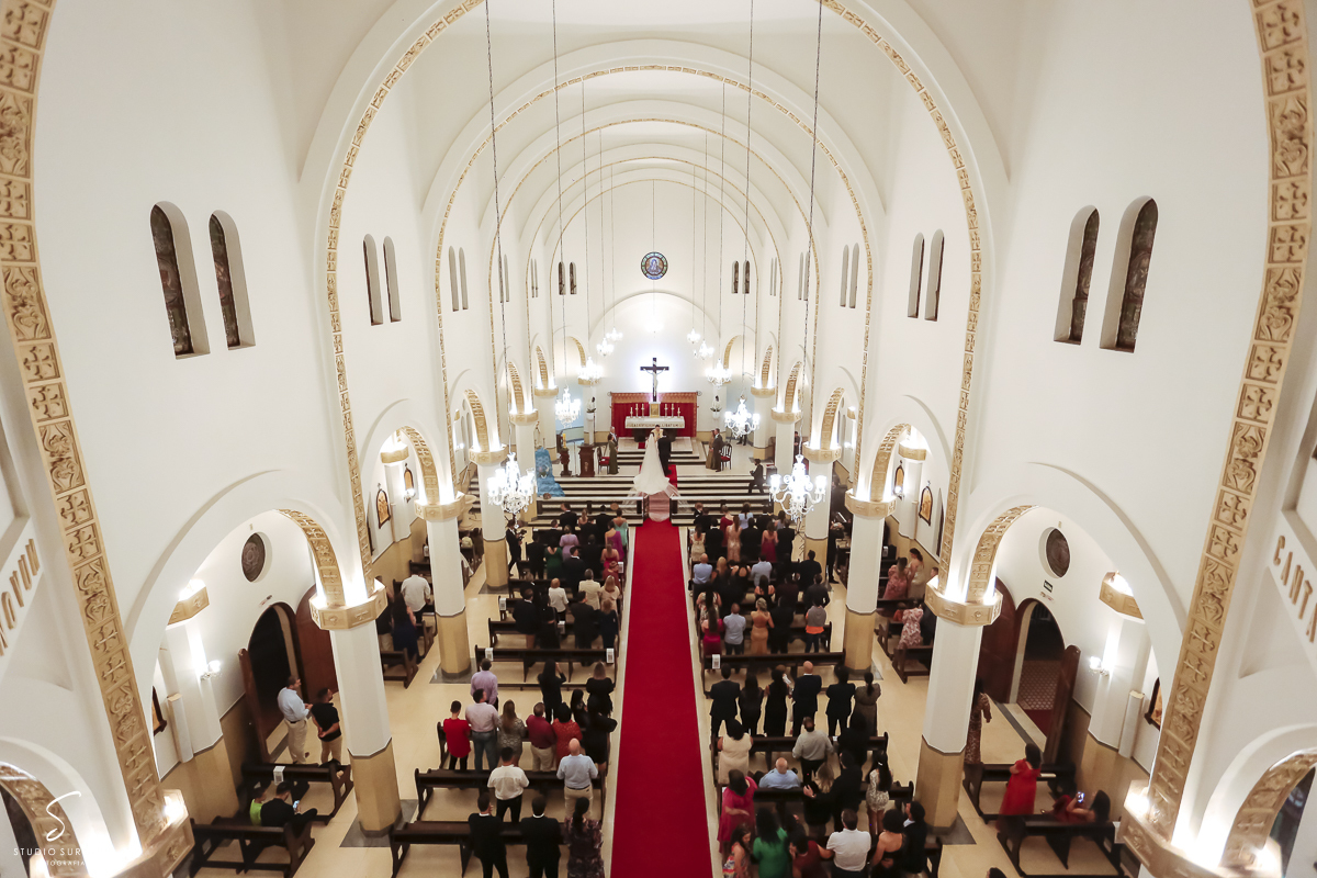 Tapete vermelho na igreja Nossa Senhora das Dores 
