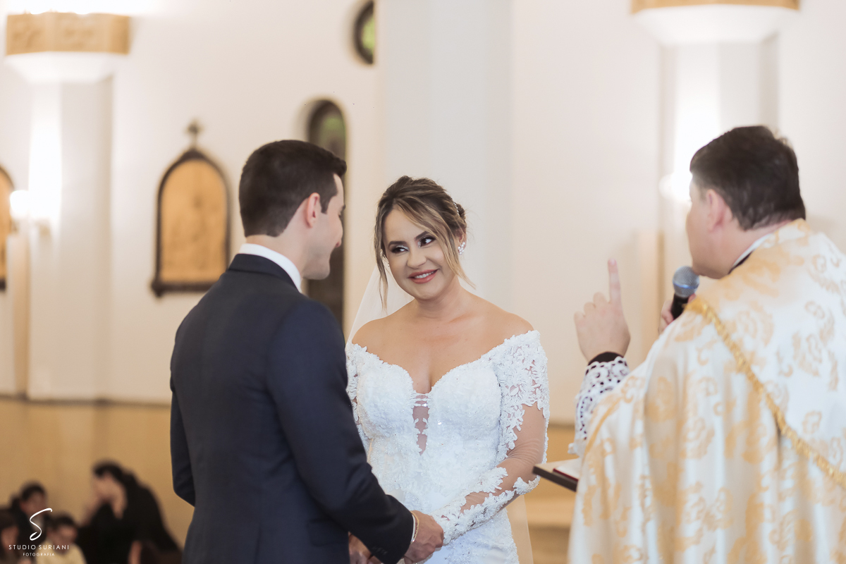 Olhar carinhoso da noiva 