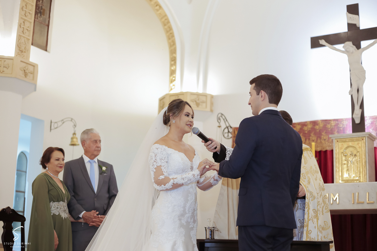 Troca das alianças para a mãe esquerda