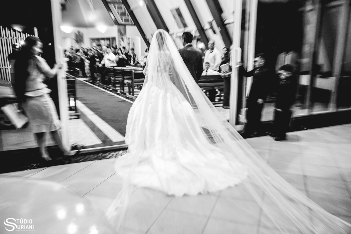 noiva entrando na igreja