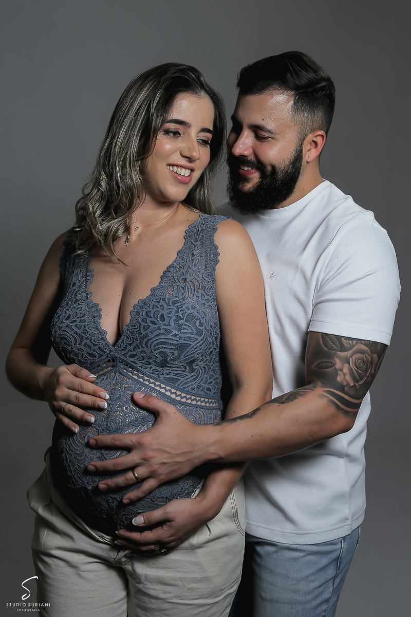 Pai tatuado faz fotos de gestação 