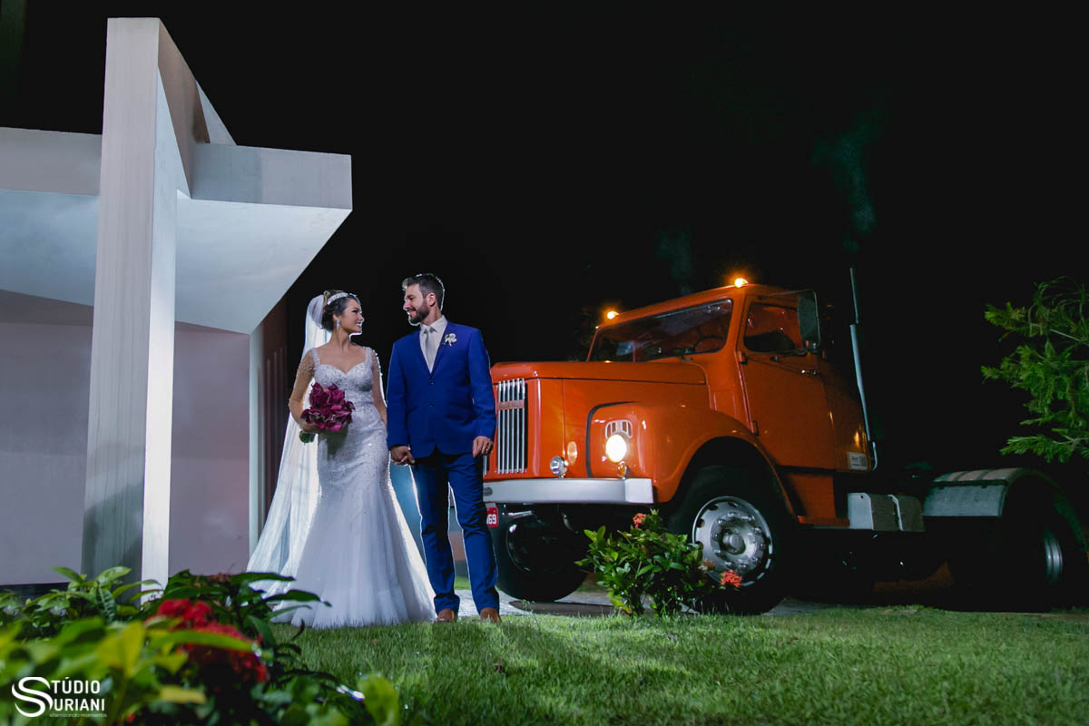 fotos pós casamento com camião laranjado