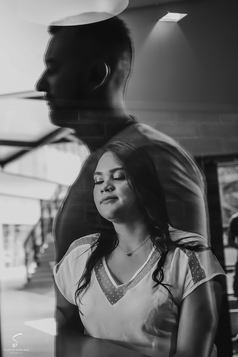 fotos com dupla exposição reflexo noiva dentro do noivo 