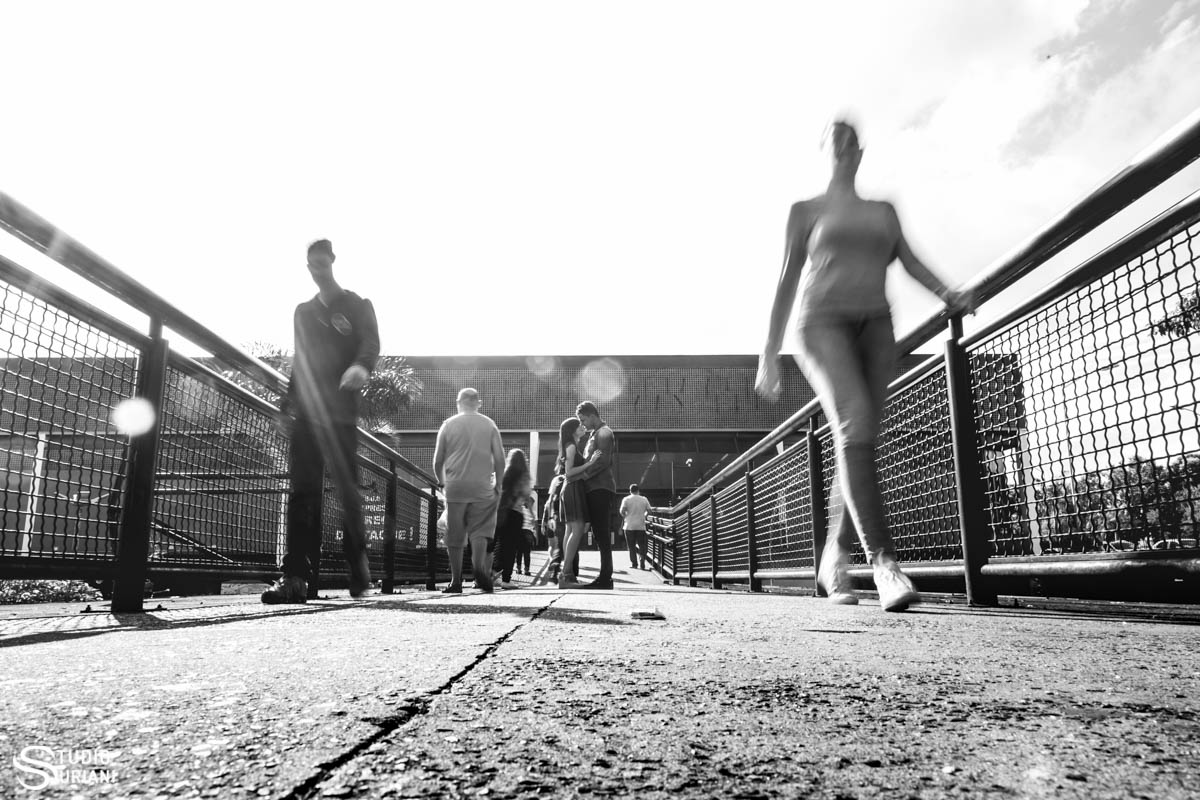 foto no meio das pessoas