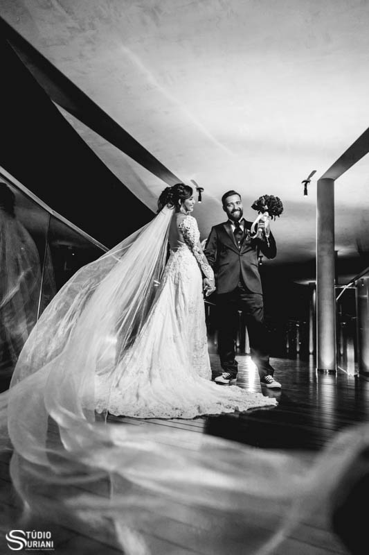 Alegria e desenvoltura do casal karina e leandro