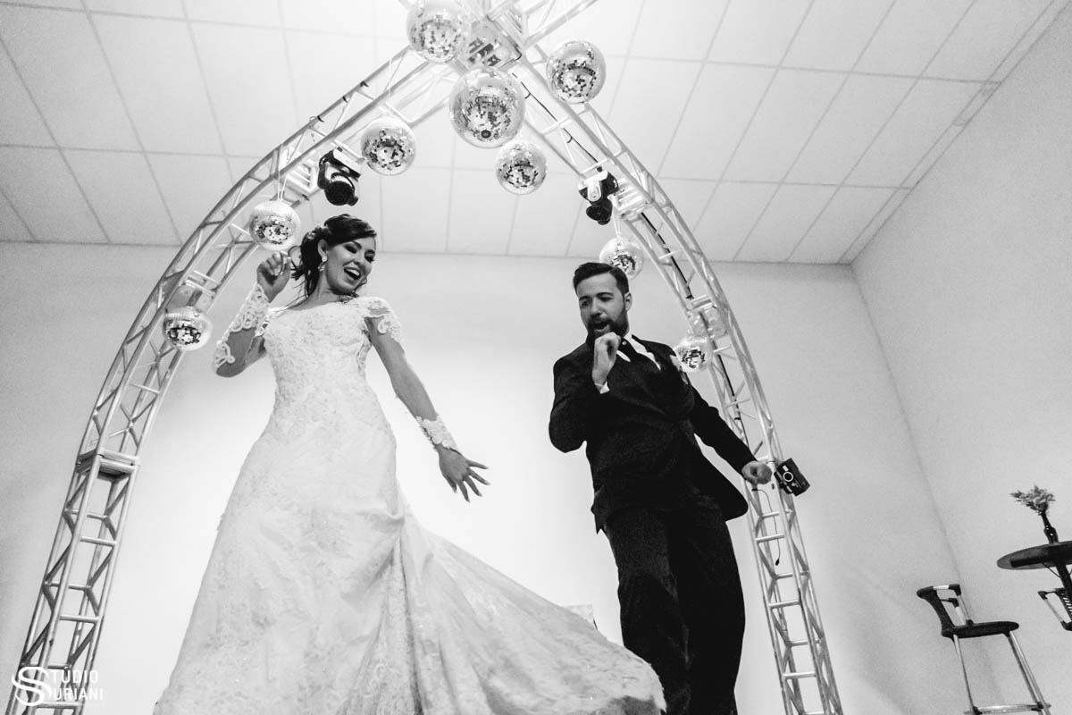 dança dos noivos com linda pista de dança