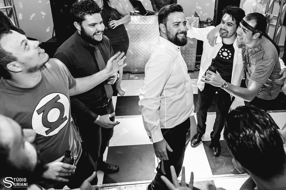 noivo na pista de dança