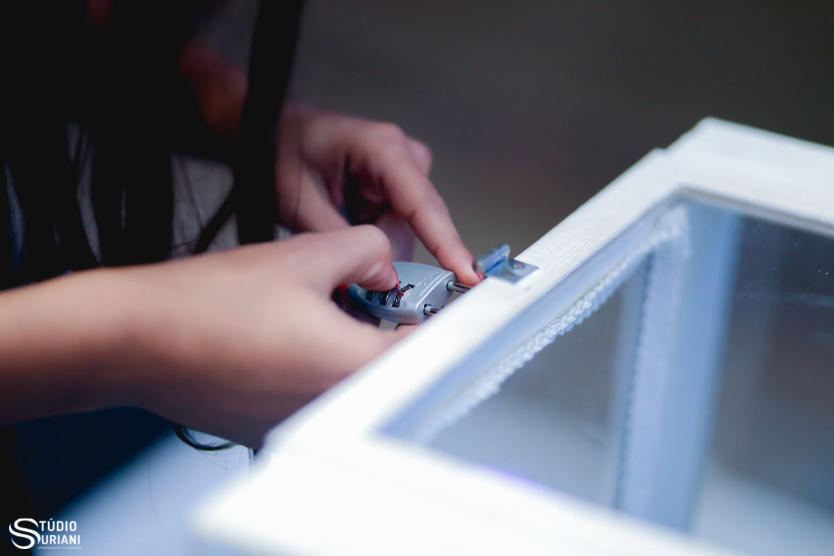 quem acertar a senha leva o buque da noiva