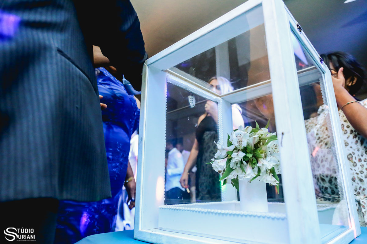 buque da noiva em caixa
