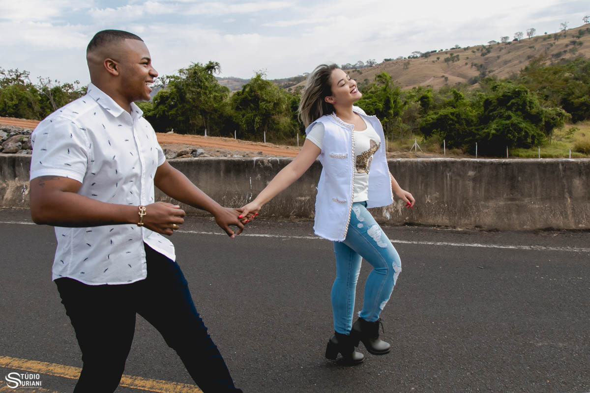 brincado no ensaio fotográfico na trilha leite uberlandia