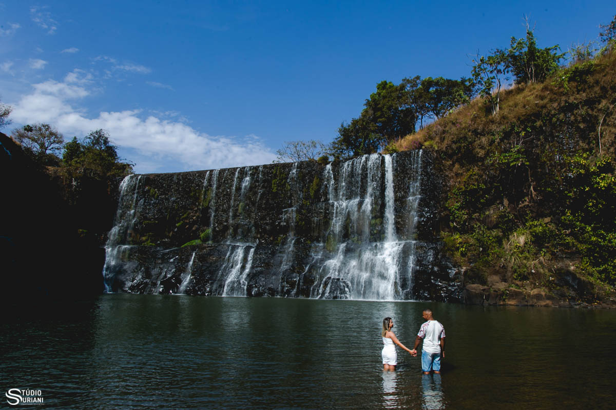 ensaio fotográfico na cachoeira
