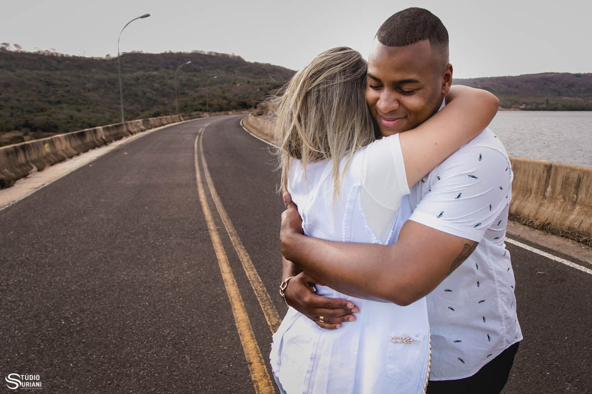 abraço gostoso no ensaio fotografico