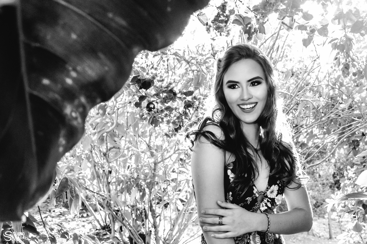 fotografia preto e branco em ensaio de debutante