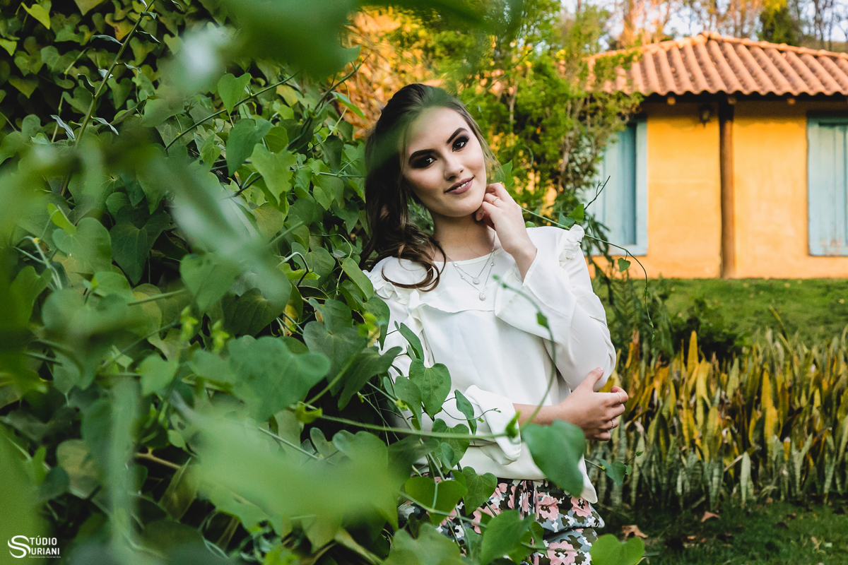 fotografo utilizando cores que valorizam a fotografia de 15 anos