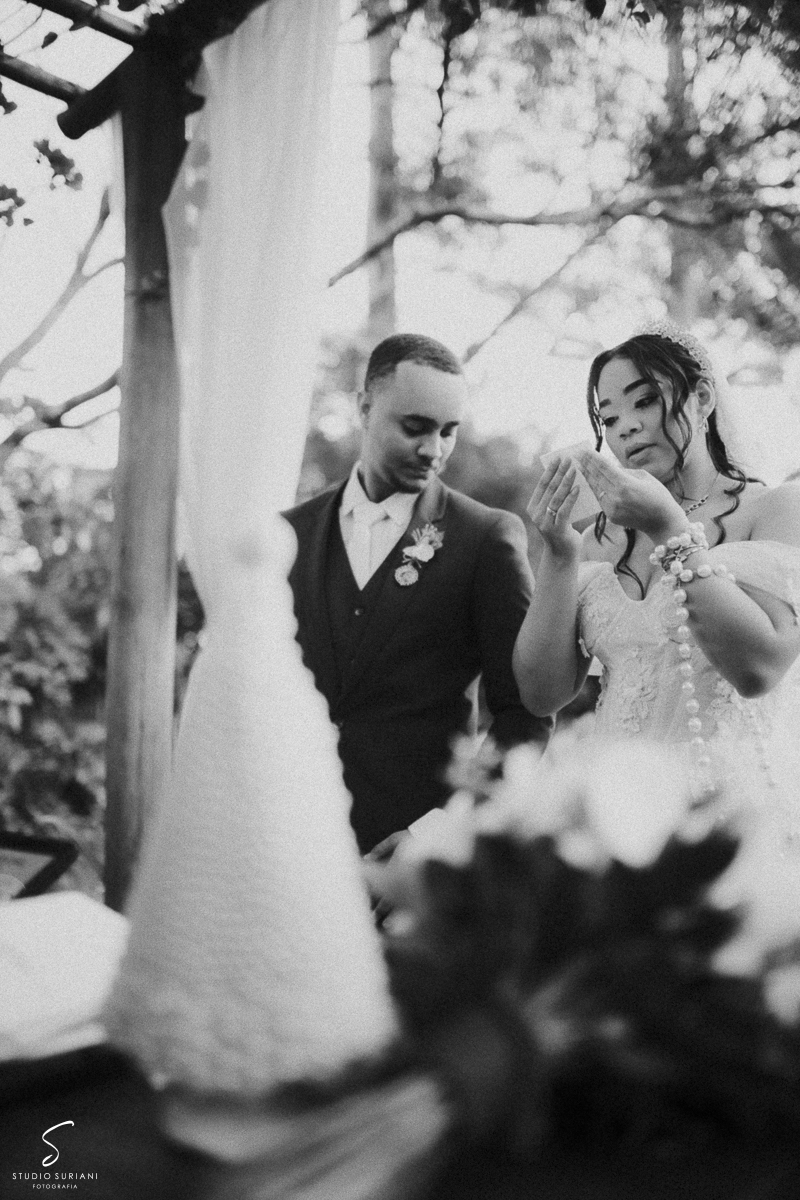 Casamento-católico-Araguari-Uberlândia-Uberaba-Monte-Alegre-Ituiutaba-Itumbiara-Prata-Centralina-Consagrado-nossa-senhora-rito-tridentino-sacramento-matrimônio-celebração-missa-Vestido-Buque-decoração-restaurante-salão-Sapato-noiva-noivo-barvearia-foto