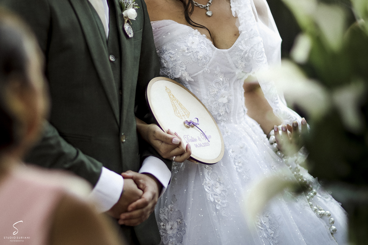 Casamento-católico-Araguari-Uberlândia-Uberaba-Monte-Alegre-Ituiutaba-Itumbiara-Prata-Centralina-Consagrado-nossa-senhora-rito-tridentino-sacramento-matrimônio-celebração-missa-Vestido-Buque-decoração-restaurante-salão-Sapato-noiva-noivo-barvearia-foto