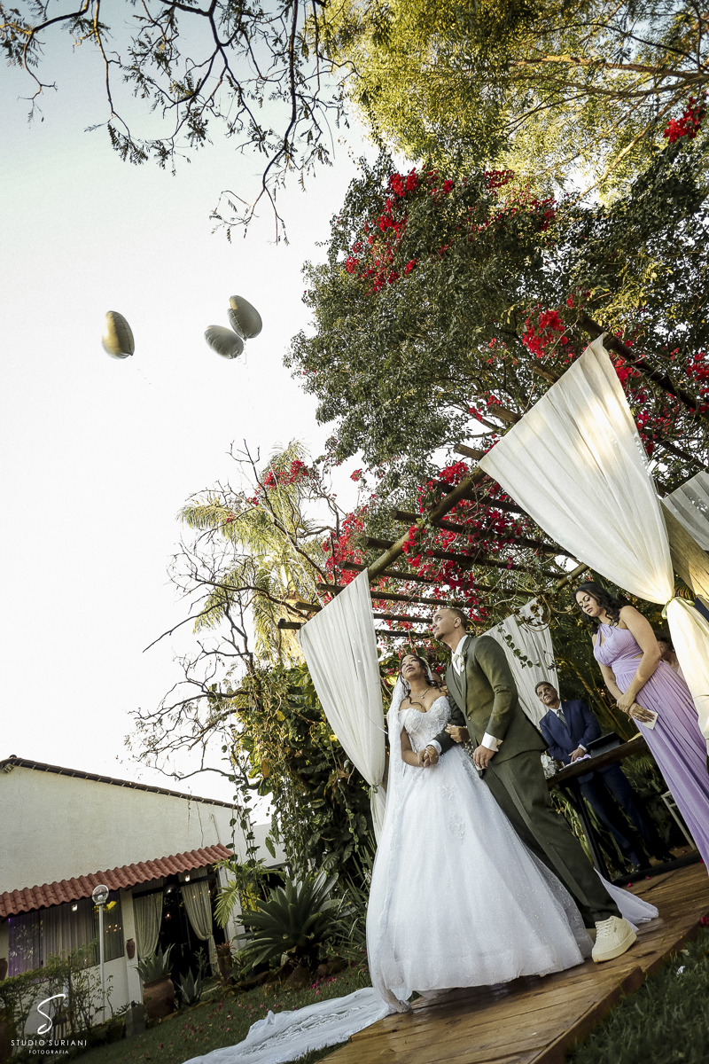 Casamento-católico-Araguari-Uberlândia-Uberaba-Monte-Alegre-Ituiutaba-Itumbiara-Prata-Centralina-Consagrado-nossa-senhora-rito-tridentino-sacramento-matrimônio-celebração-missa-Vestido-Buque-decoração-restaurante-salão-Sapato-noiva-noivo-barvearia-foto