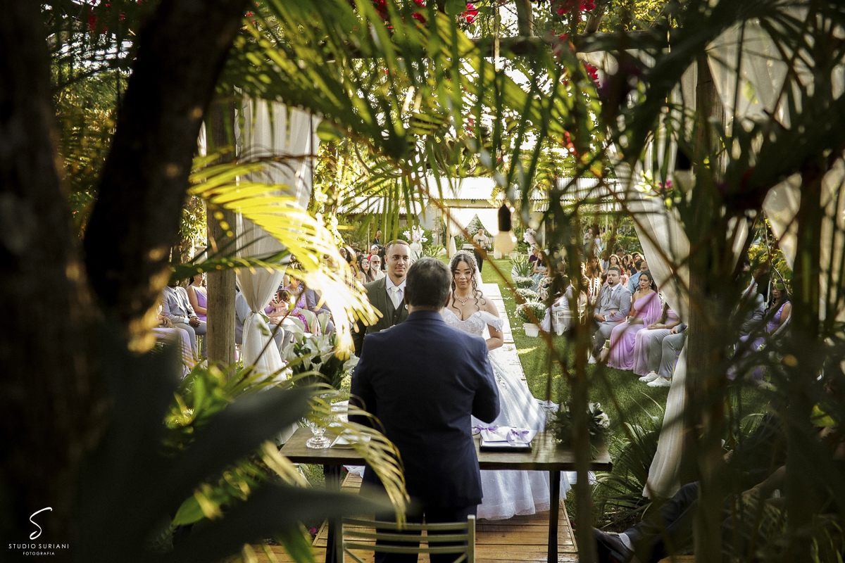 Casamento-católico-Araguari-Uberlândia-Uberaba-Monte-Alegre-Ituiutaba-Itumbiara-Prata-Centralina-Consagrado-nossa-senhora-rito-tridentino-sacramento-matrimônio-celebração-missa-Vestido-Buque-decoração-restaurante-salão-Sapato-noiva-noivo-barvearia-foto