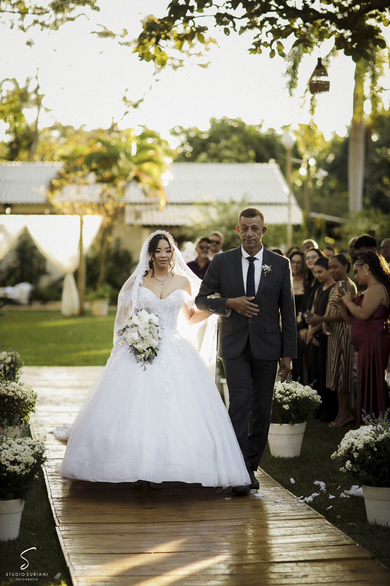 Casamento-católico-Araguari-Uberlândia-Uberaba-Monte-Alegre-Ituiutaba-Itumbiara-Prata-Centralina-Consagrado-nossa-senhora-rito-tridentino-sacramento-matrimônio-celebração-missa-Vestido-Buque-decoração-restaurante-salão-Sapato-noiva-noivo-barvearia-foto