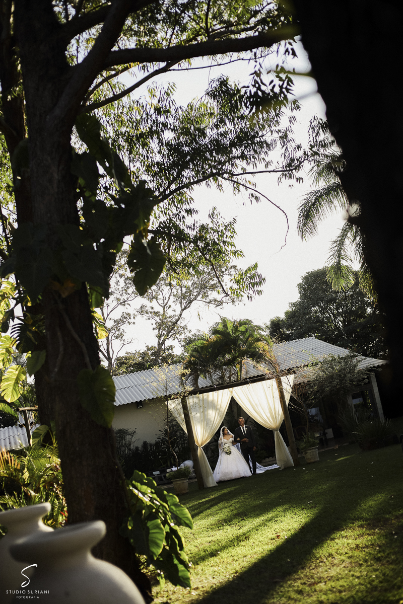Casamento-católico-Araguari-Uberlândia-Uberaba-Monte-Alegre-Ituiutaba-Itumbiara-Prata-Centralina-Consagrado-nossa-senhora-rito-tridentino-sacramento-matrimônio-celebração-missa-Vestido-Buque-decoração-restaurante-salão-Sapato-noiva-noivo-barvearia-foto