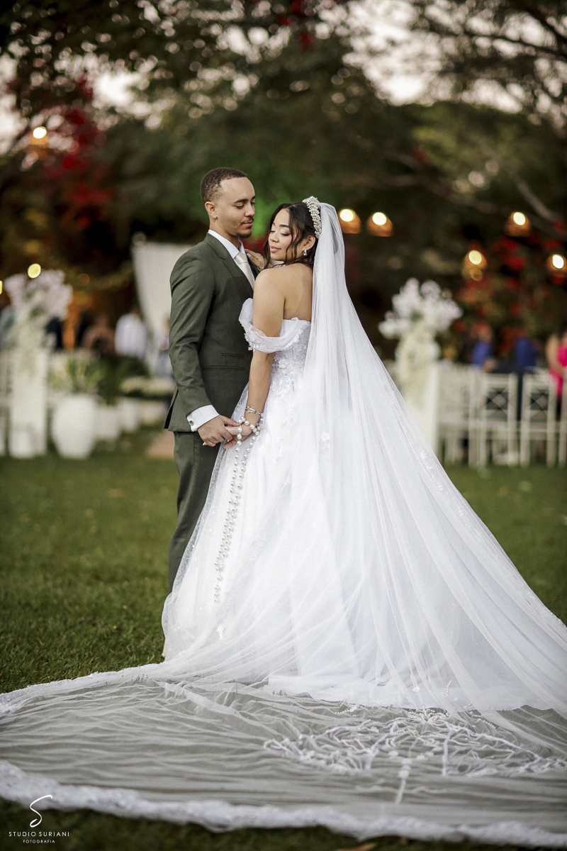 Casamento-católico-Araguari-Uberlândia-Uberaba-Monte-Alegre-Ituiutaba-Itumbiara-Prata-Centralina-Consagrado-nossa-senhora-rito-tridentino-sacramento-matrimônio-celebração-missa-Vestido-Buque-decoração-restaurante-salão-Sapato-noiva-noivo-barvearia-foto