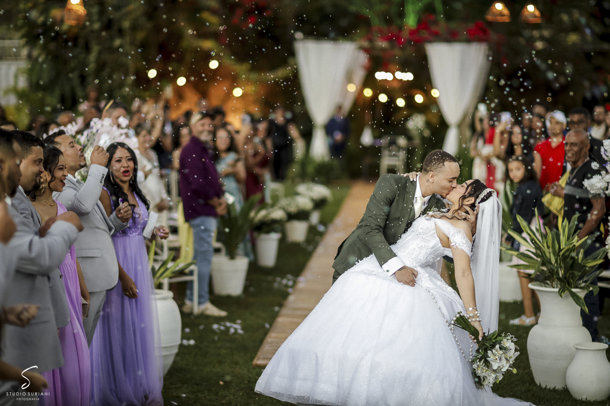 Casamento-católico-Araguari-Uberlândia-Uberaba-Monte-Alegre-Ituiutaba-Itumbiara-Prata-Centralina-Consagrado-nossa-senhora-rito-tridentino-sacramento-matrimônio-celebração-missa-Vestido-Buque-decoração-restaurante-salão-Sapato-noiva-noivo-barvearia-foto