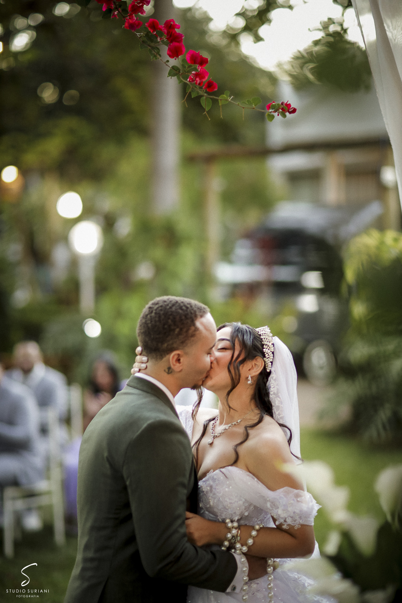 Casamento-católico-Araguari-Uberlândia-Uberaba-Monte-Alegre-Ituiutaba-Itumbiara-Prata-Centralina-Consagrado-nossa-senhora-rito-tridentino-sacramento-matrimônio-celebração-missa-Vestido-Buque-decoração-restaurante-salão-Sapato-noiva-noivo-barvearia-foto