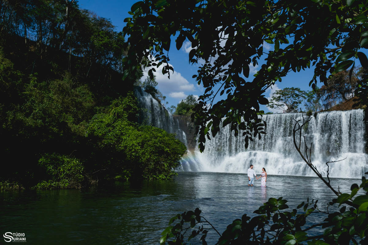 Ensaio em cachoeira em Uberlândia - MG com casal de Canápolis- MG