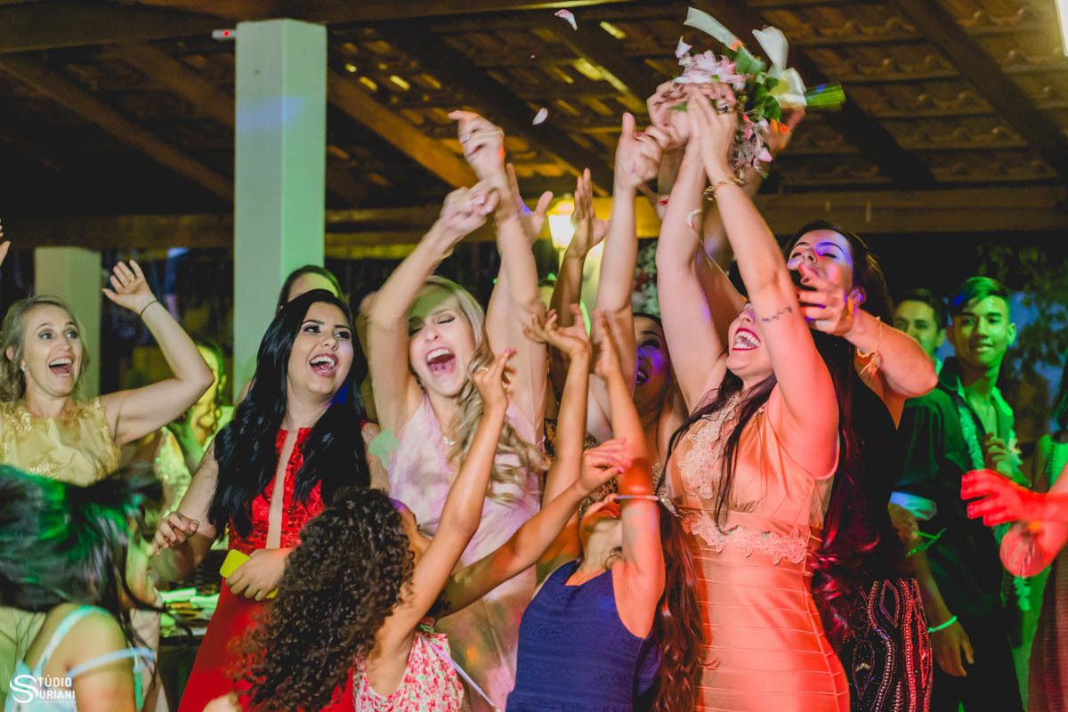 Pegando o buque da noiva 