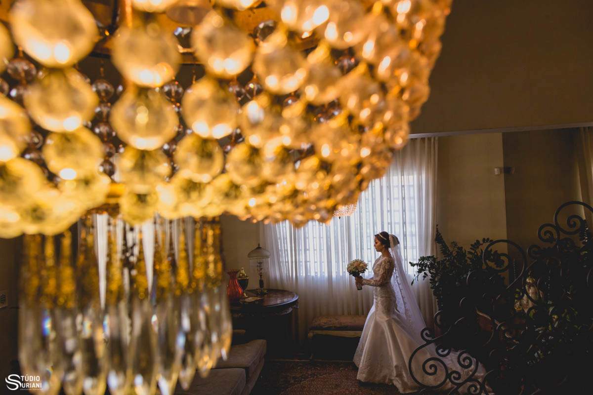 Local com lindos lustres para making of de noiva