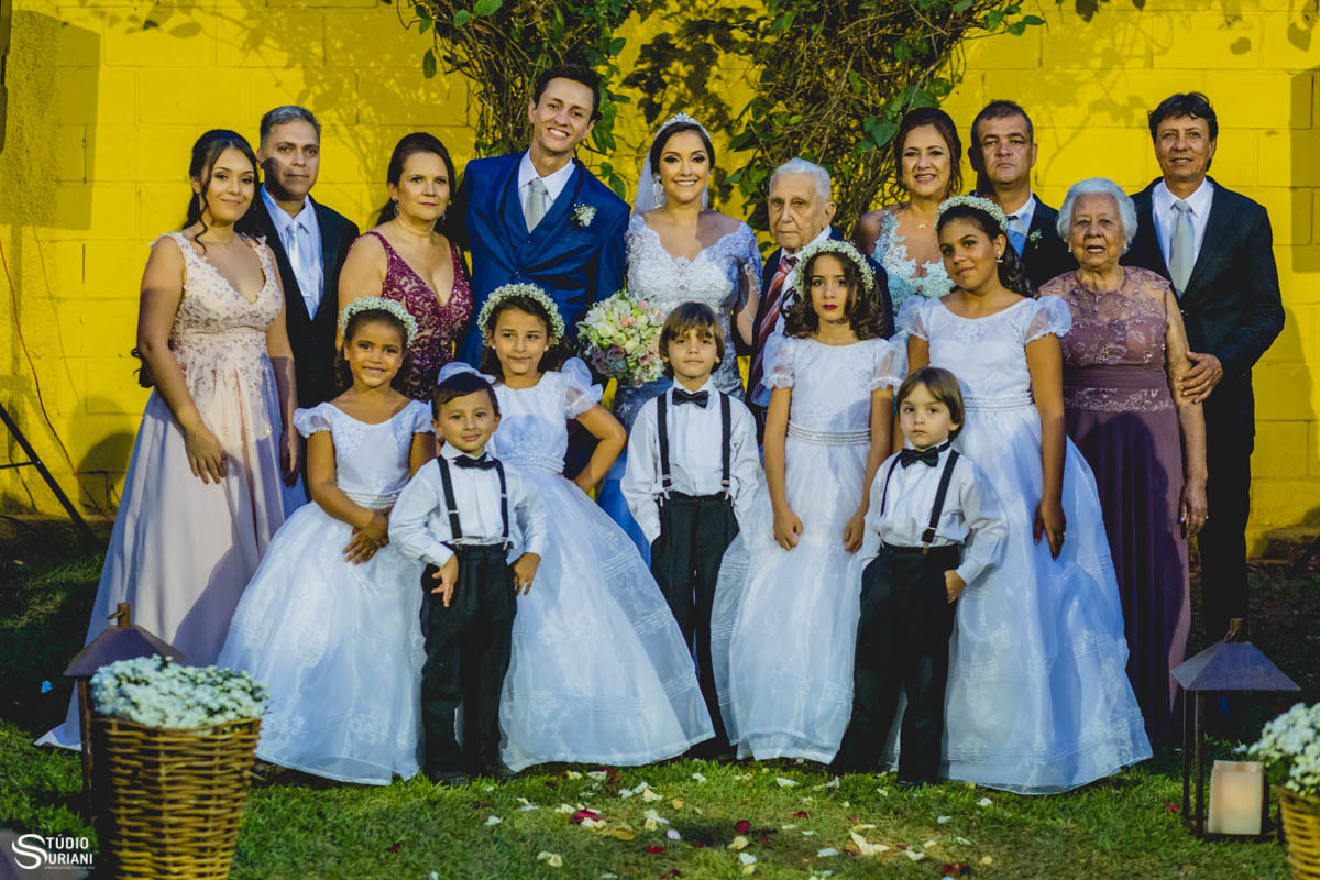 Foto com os pais e avós antes de sair da cerimônia religiosa. 