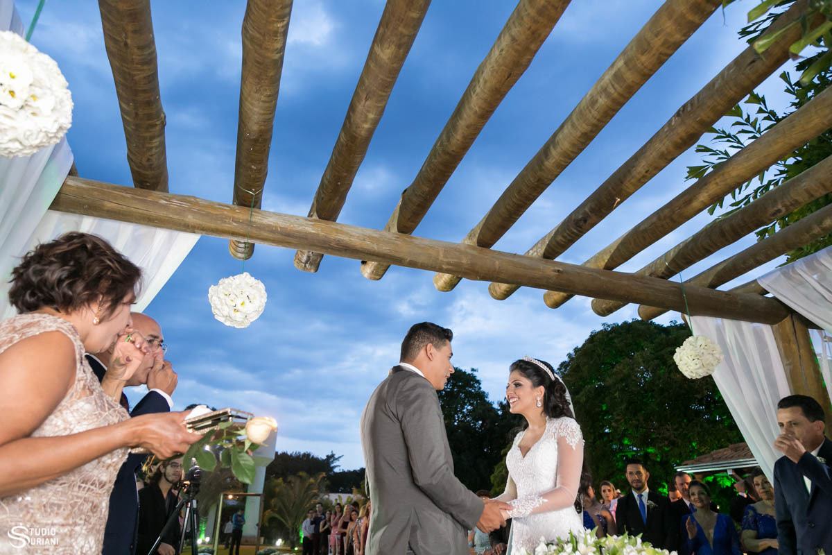 lindo céu cheio de nuvens  em casamento em chácara em  Uberlândia - MG 