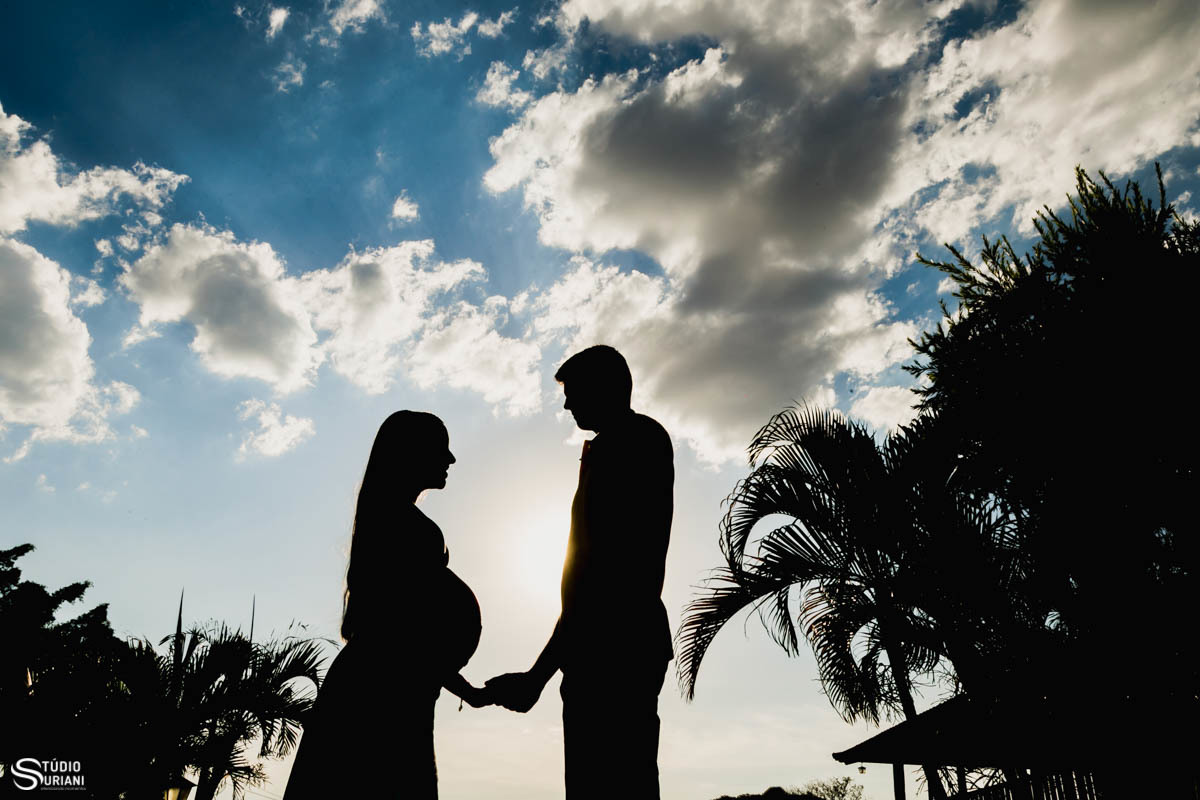 Linda foto se silhueta do casal Bianca e Fábio 