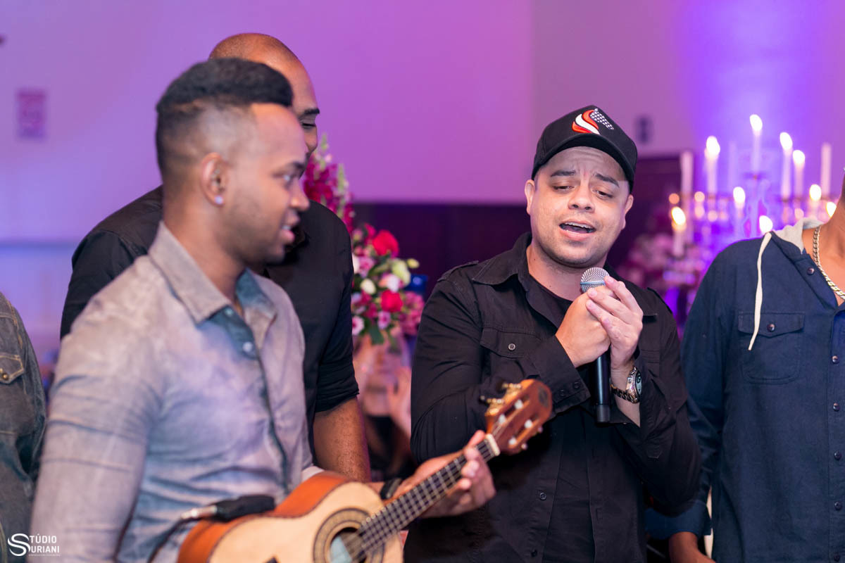 Noivo leva Banda D'Corpo Inteiro para tocar no casamento da noiva Karol de Ituiutaba - MG