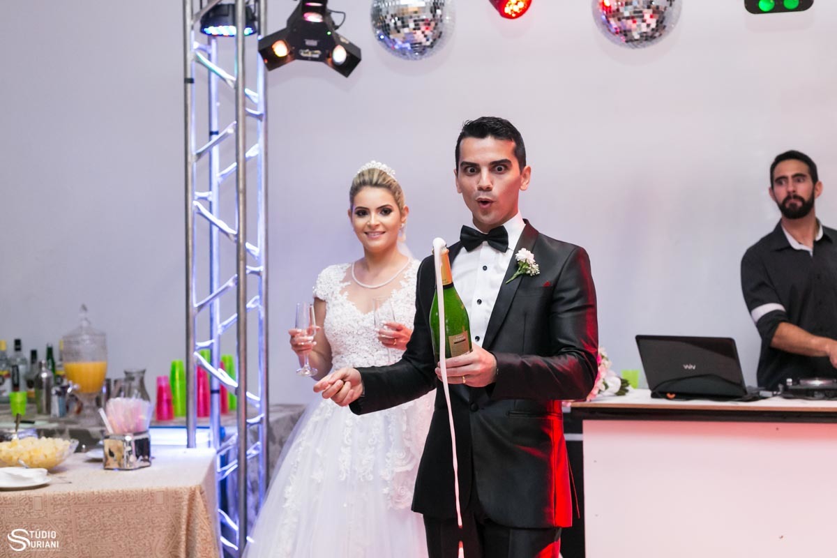 Estourando champanhe 