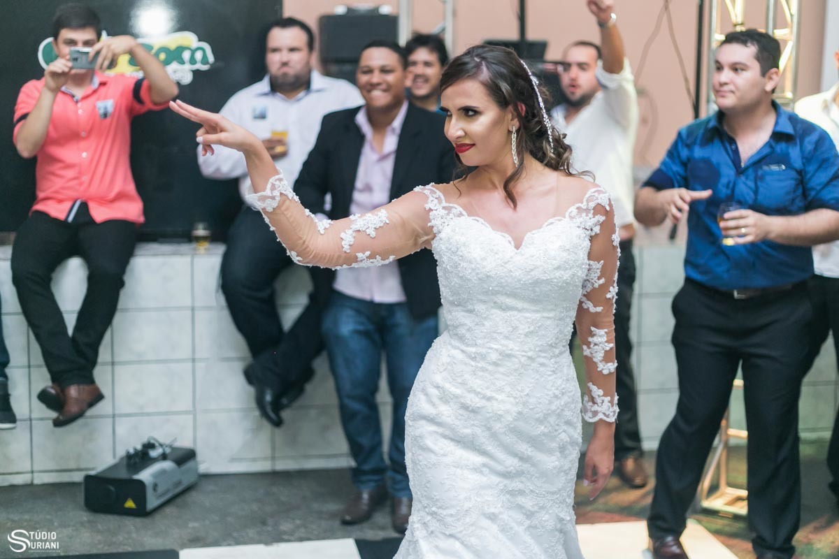 Dança dos noivos engraçada em Canápolis - MG