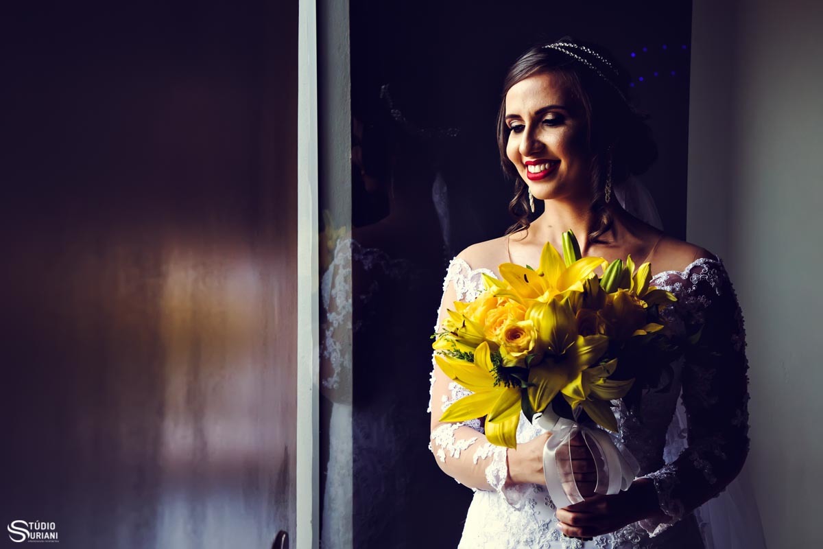 Buque de noivas amarelo como a noiva sempre sonhou 