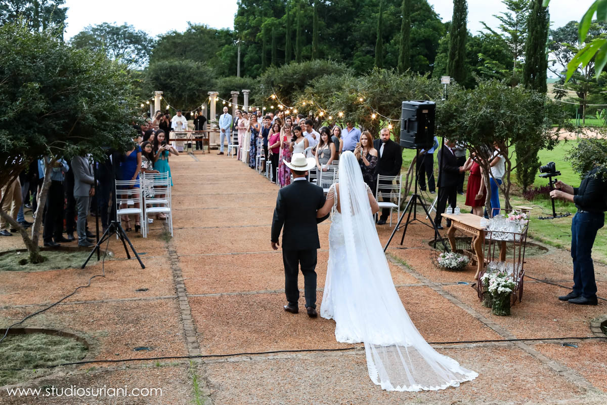 Entrada da noiva com o pai