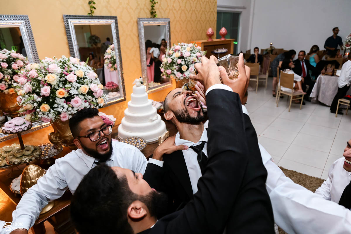 Gravata animada com muito wisk