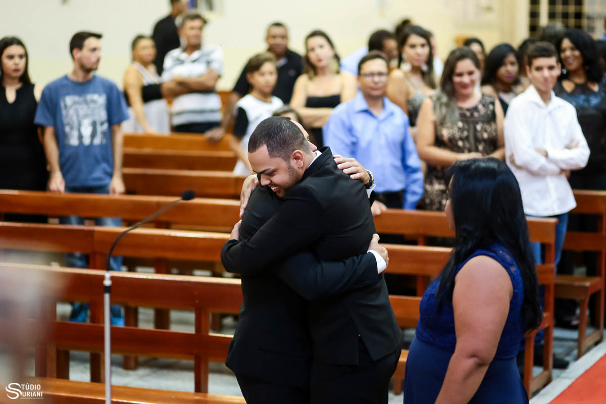 Abraço no noivo no pai 
