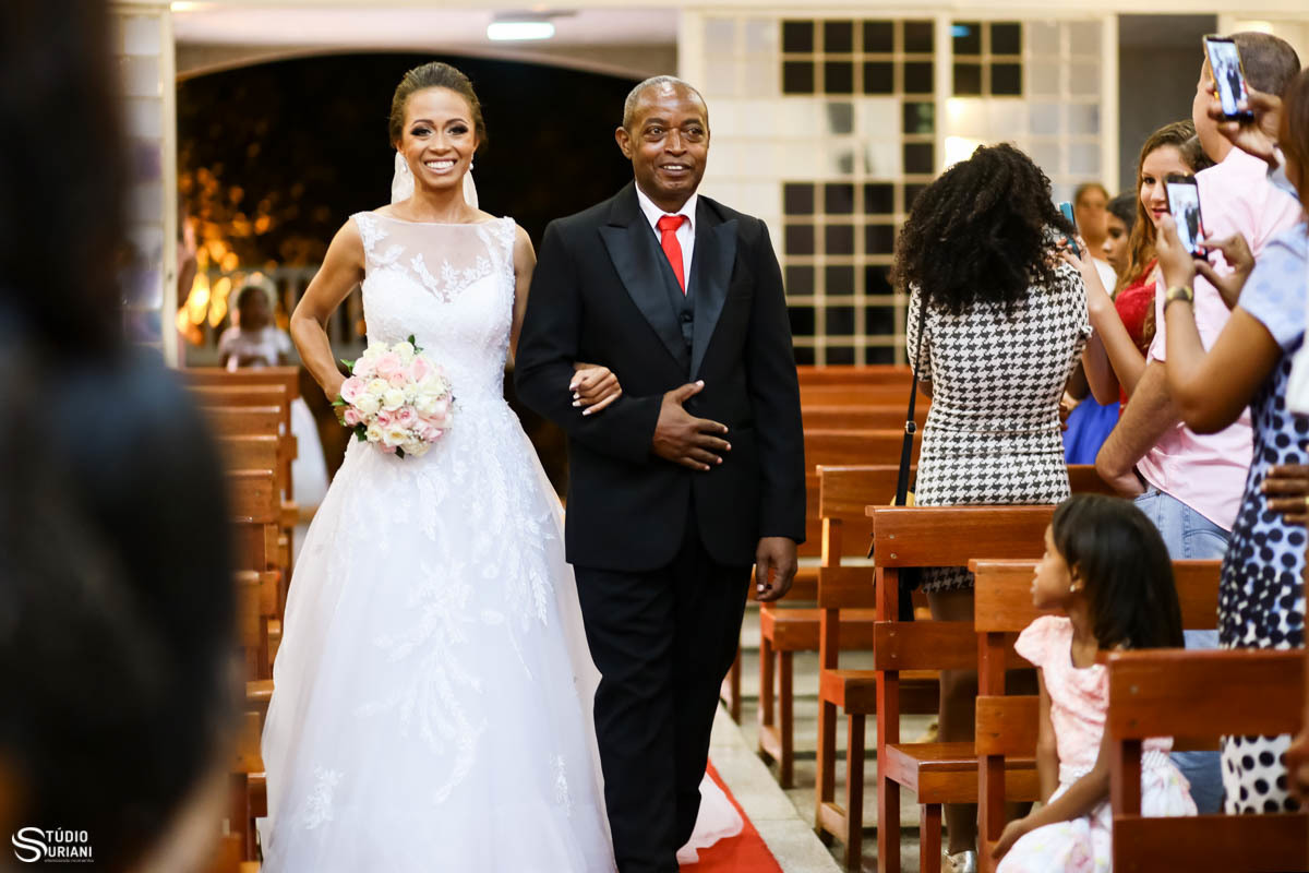 Entrada da noiva com o pai