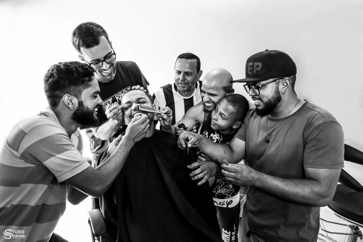 making of noivo com amigos, irmãos e pai