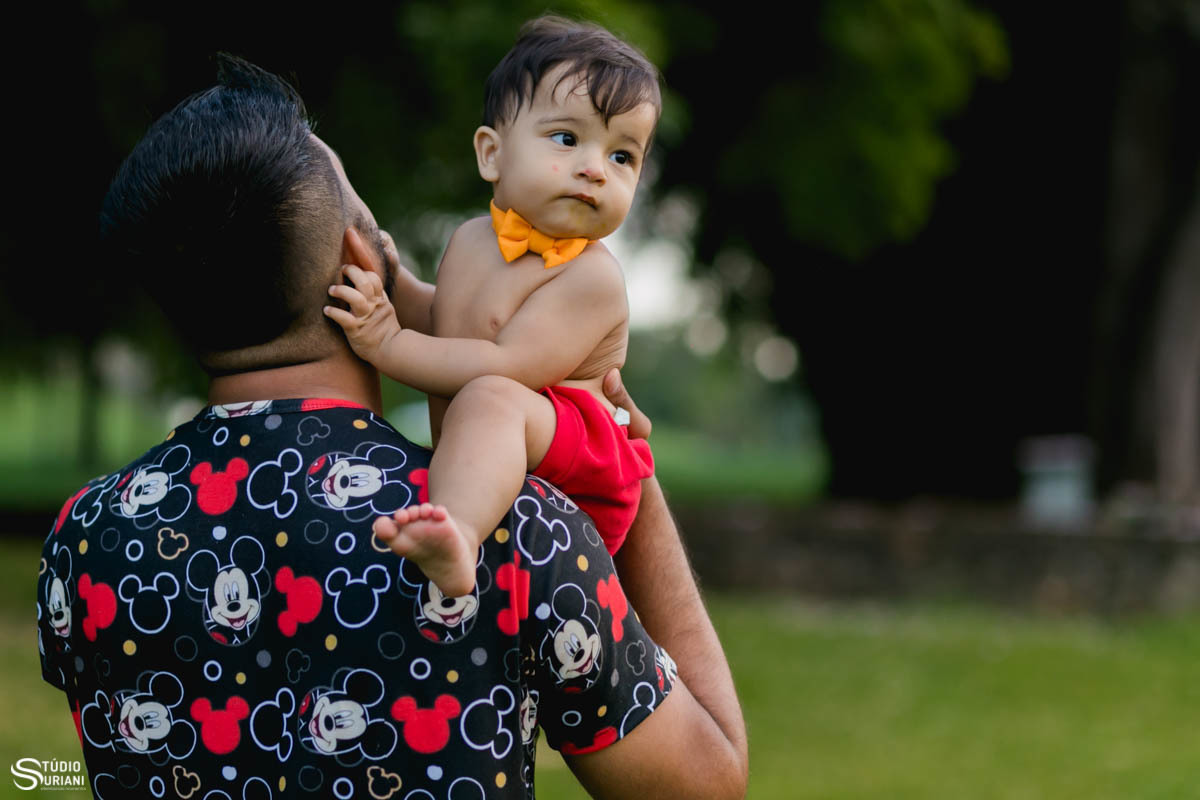 kauan com o papai e gravata amarela