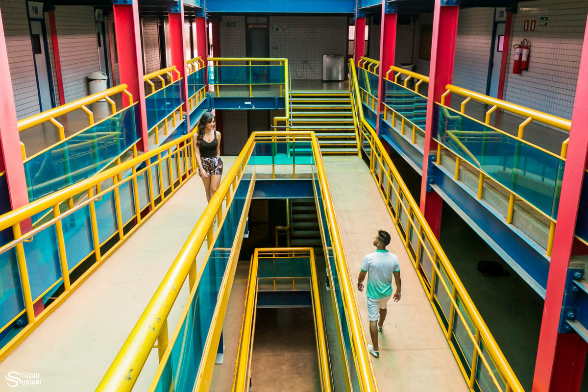 Fotografia e arte, cheia de geometria, podendo se usar cores, formas e movimento. 