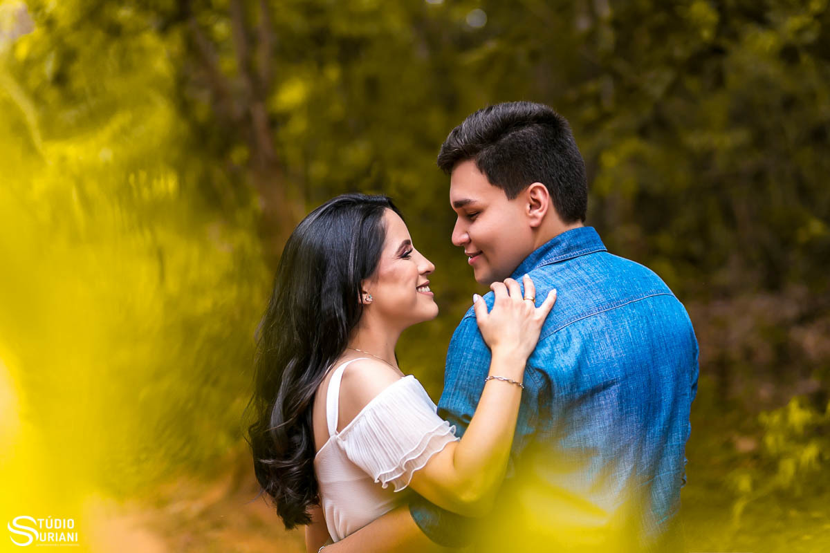 Casal apaixonado faz ensaio na mara próximo a Uberlândia 