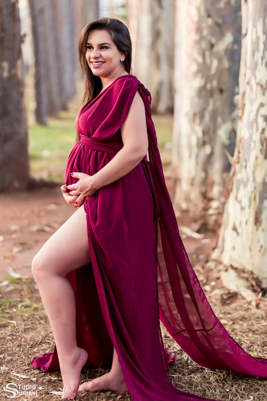 Gestante com vestido vermelho